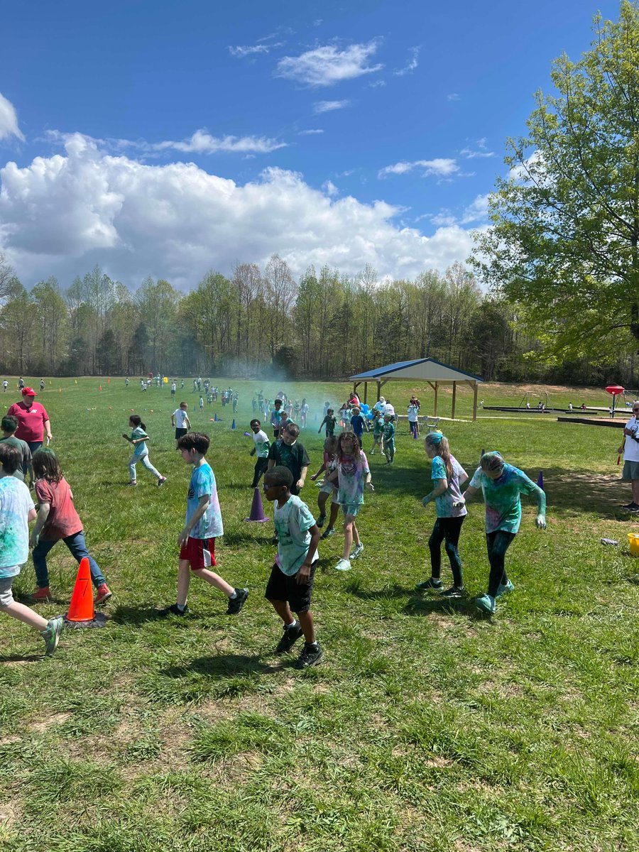 Today the Event Planning class(Comm 1900) hosted a Color Run at Cumberland Heights Elementary School! (I’m having a lot of fun, the water is cold and this turned out better than I thought!) -Luis <a href="/austinpeay/">Austin Peay State University</a> #apsu