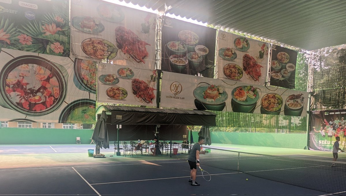 DerekRileySC's tweet photo. Our hotel is next door to a great tennis complex with a retractable roof, apparently subsidized with restaurant funding. Don't play on an empty stomach! https://t.co/yF22lYBfzy