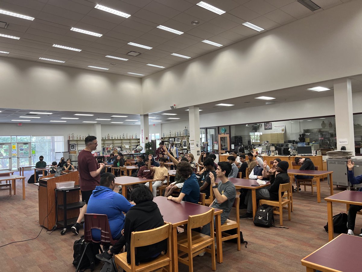 MiddletonSTEM's tweet photo. Thank you Mr. Gabrial Hartnett, with Neon Temples and USF 💻 our Cybersecurity and Computer Science magnet students enjoyed the knowledge gained from your impressive Cybersecurity career. #knowledegeispower #realexperiences @HillsboroughSch @SDHCMagnet https://t.co/1UFEKQ167A