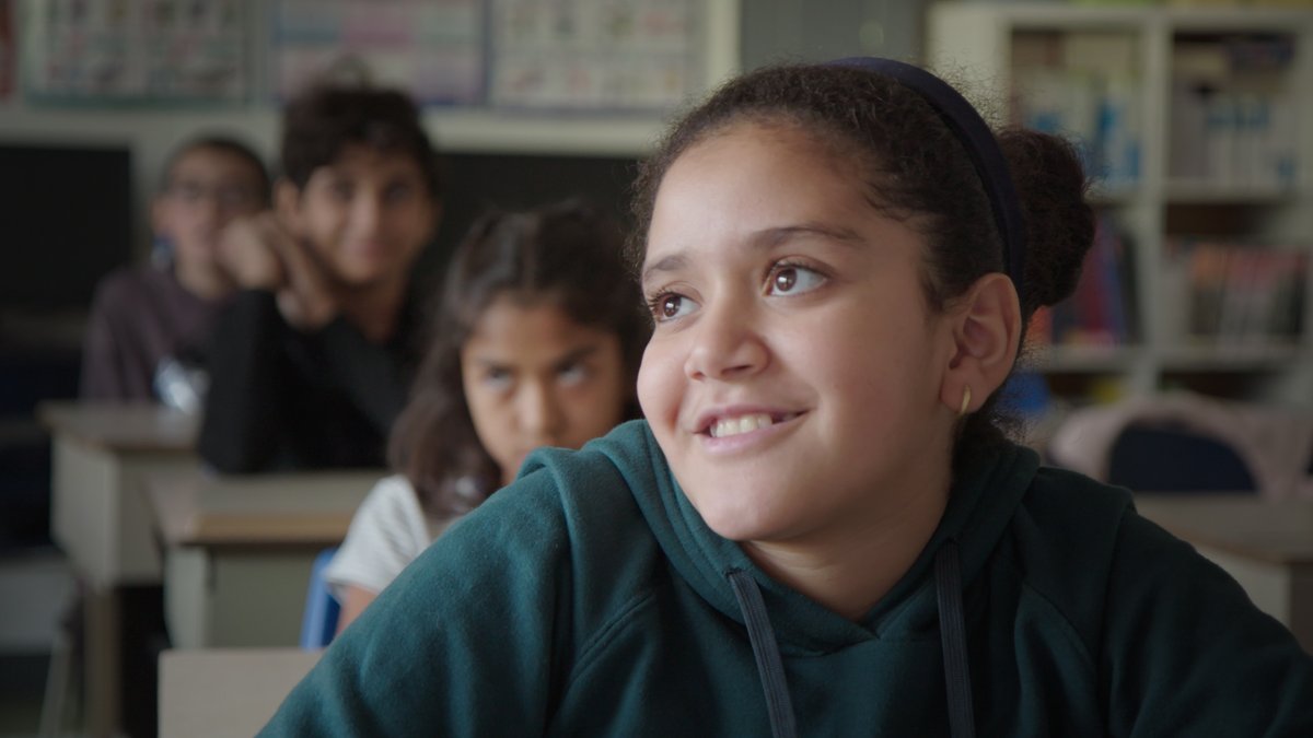 🎉 "Au-delà du papier" d'Oana Suteu Khintirian remporte le Cercle d’or du Meilleur #documentaire, remis par #TV5, au <a href="/festival_fcms/">Fest cinéma du monde</a>! Le jury a également décerné une mention spéciale à "Je pleure dans ma tête" d'Hélène Magny.
Félicitations aux équipes! 👏🏼 #ONF