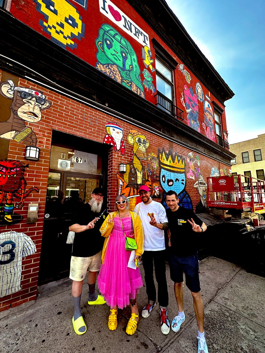 achimh's tweet photo. As always β¦ it was a pleasure meeting @betty_nft again. This time @wiegimania and @wuestenigel joined me and the @Deadfellaz #horde at the world famous #NFThouse in Brooklyn. π https://t.co/AP7dzvwTCT