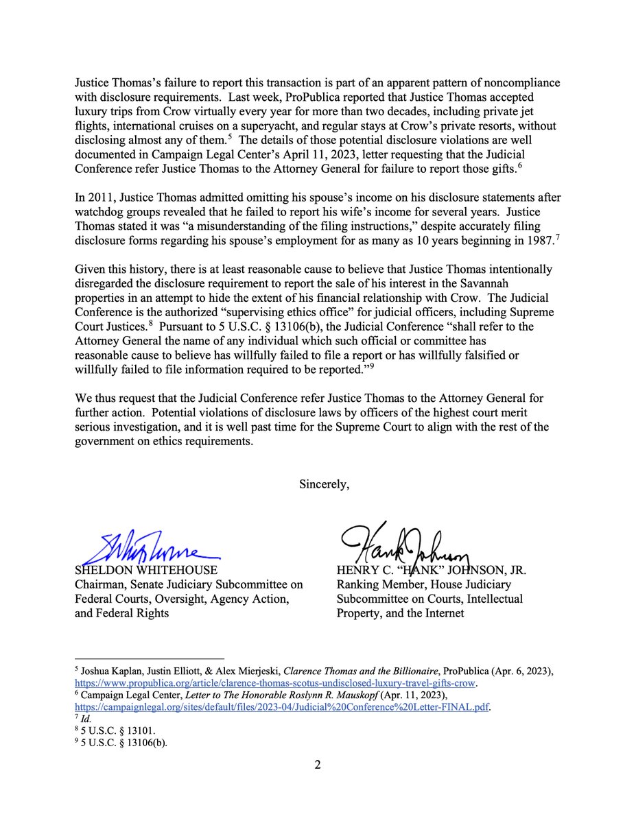 SenWhitehouse's tweet photo. Justice Thomas has shown a pattern of blatant noncompliance with disclosure requirements.

Today, @RepHankJohnson and I sent a letter to the Judicial Conference asking them to refer Justice Thomas to DOJ for investigation. https://t.co/glzp26cXI7