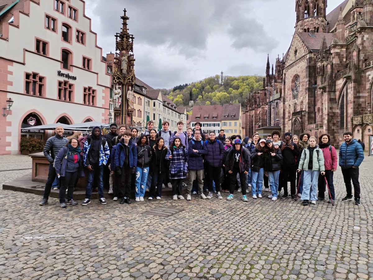 Découverte de la ville de Freiburg par les 3è germanistes du <a href="/ClgPasteurStras/">Collège L Pasteur Strasbourg</a>.
Matinée de découverte de l'écoquartier Vauban avec les professeurs de SVT <a href="/Bea_Cal/">Béa Caldéron</a>. Rallye dans le centre-ville l'après-midi <a href="/GaetanBove/">BOVE GAETAN</a>