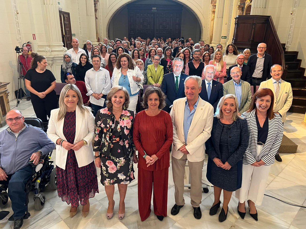 CheloArtero's tweet photo. Avanzamos en el #AreaRelacional del #PlandeHumanizacionSSPA incorporando a la ciudadanía
Juntos hemos de seguir caminando hacia un sistema sanitario más cálido y humano @saludand @HumanizAndal https://t.co/59I2p19xze