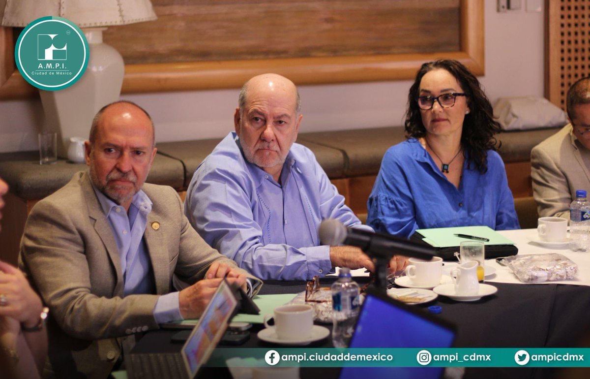 ampicdmx's tweet photo. El Consejo Directivo presentó su informe mensual de actividades, concluyendo la reunión con nuevas metas y objetivos de trabajo para continuar haciendo de #AMPIcdmx "𝒆𝒍 𝒍𝒖𝒈𝒂𝒓 𝒅𝒐𝒏𝒅𝒆 𝒕𝒐𝒅𝒐𝒔 𝒍𝒐𝒔 𝒊𝒏𝒎𝒐𝒃𝒊𝒍𝒊𝒂𝒓𝒊𝒐𝒔 𝒒𝒖𝒊𝒆𝒓𝒆𝒏 𝒆𝒔𝒕𝒂𝒓". https://t.co/8WSGX4L1RC