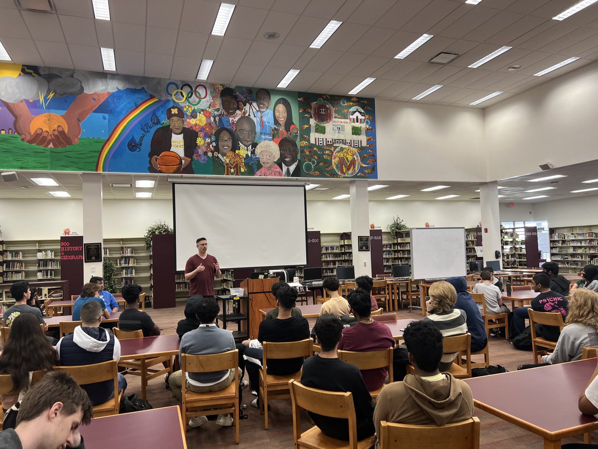 MiddletonSTEM's tweet photo. Thank you Mr. Gabrial Hartnett, with Neon Temples and USF 💻 our Cybersecurity and Computer Science magnet students enjoyed the knowledge gained from your impressive Cybersecurity career. #knowledegeispower #realexperiences @HillsboroughSch @SDHCMagnet https://t.co/1UFEKQ167A