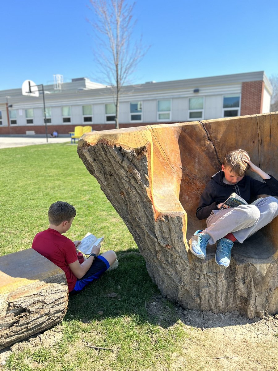 kerrcase's tweet photo. @BCESchool Ss outside enjoying the ☀️weather #reading #books in our new playground @yourschools #iamGREENamdsb #fieldforestAMDSB #iAMoutsideAMDSB #iamGREENamdsb https://t.co/v8PI4cZOQP