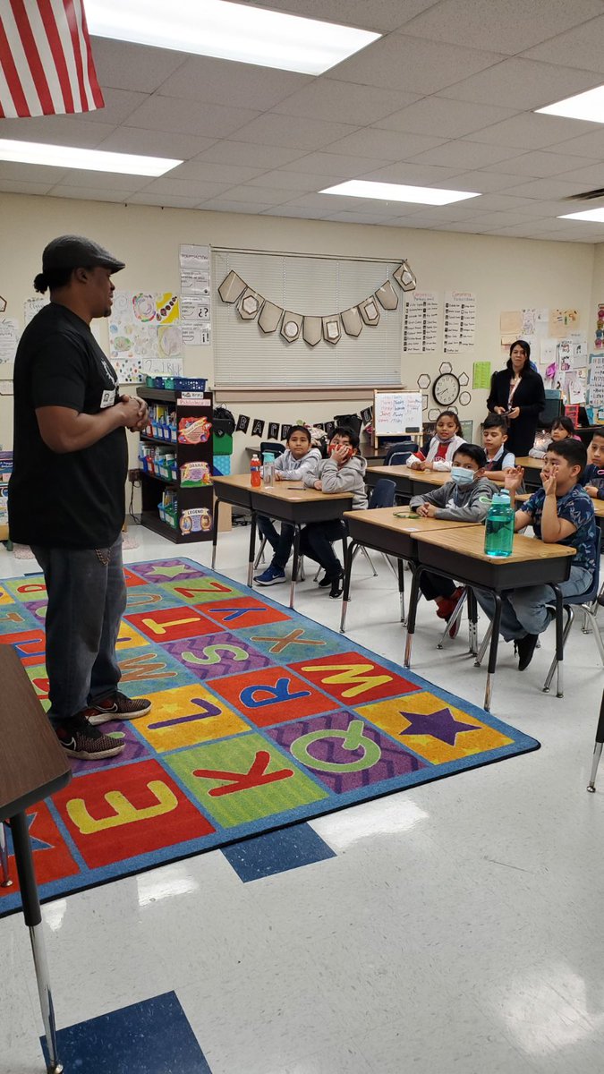 Hill_AISD's tweet image. Thank you Young Audiences Houston for providing Art lessons for our 2nd Grade Scholars. Artist Mack Bishop was amazing! We are looking forward to the next lesson to continue working on our masterpieces. 🎨 🖼️ @AldineISD @OOT_AldineISD #AldineConnected #ArtsForLearning @yahouston