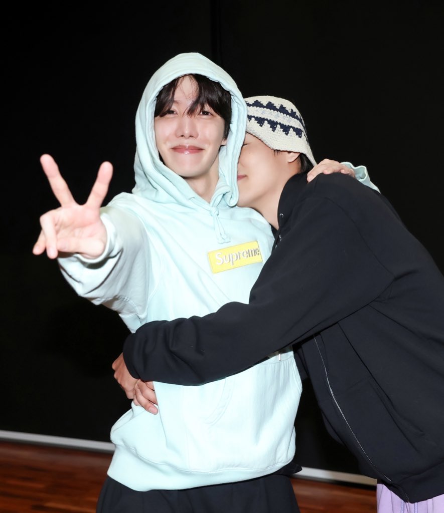 yooniicore's tweet photo. :(( https://t.co/UaCWKvFoMO