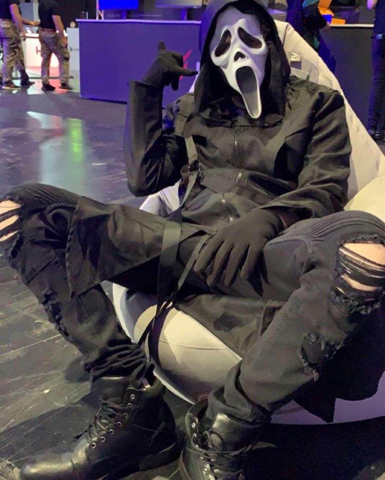 kanesgatorades's tweet photo. throwbacks to my ghostie cosplay peak https://t.co/OI47xdxyQd