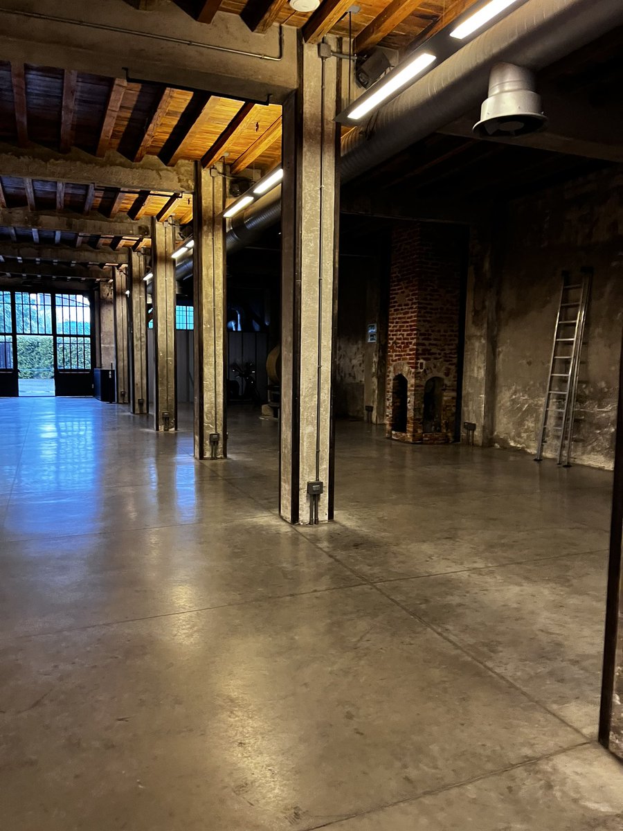 colombomauro's tweet photo. Buon weekend mondo di Twitter! Settimana impegnativa! Una bellissima location #Milano #fabbricadelvolo #mecenate #sole24ore https://t.co/6V8SaNdytL