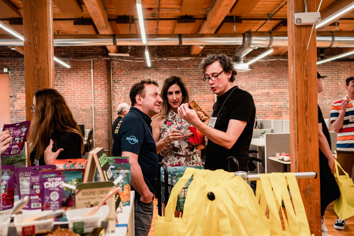 BevNET's tweet image. Our community is the best.

@noshdotcom @Brewbound @tasteradio 

#cpg #meetup #bevnet #nosh #brewbound #beverageindustry #foodindustry #beerindustry #beverages #naturalfood #craftbeer #tasteradio