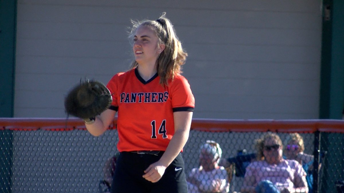 KurtPegler's tweet photo. Extra Effort: Carly Vaughn is good at playing basketball and softball. But she's really good at algebra and geometry making her a popular tutor at Washington.

Story: https://t.co/xKIDZyNUTC https://t.co/e6L8QRb0Pu