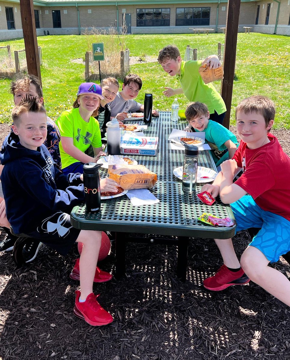 Mrs. Roth tweet media