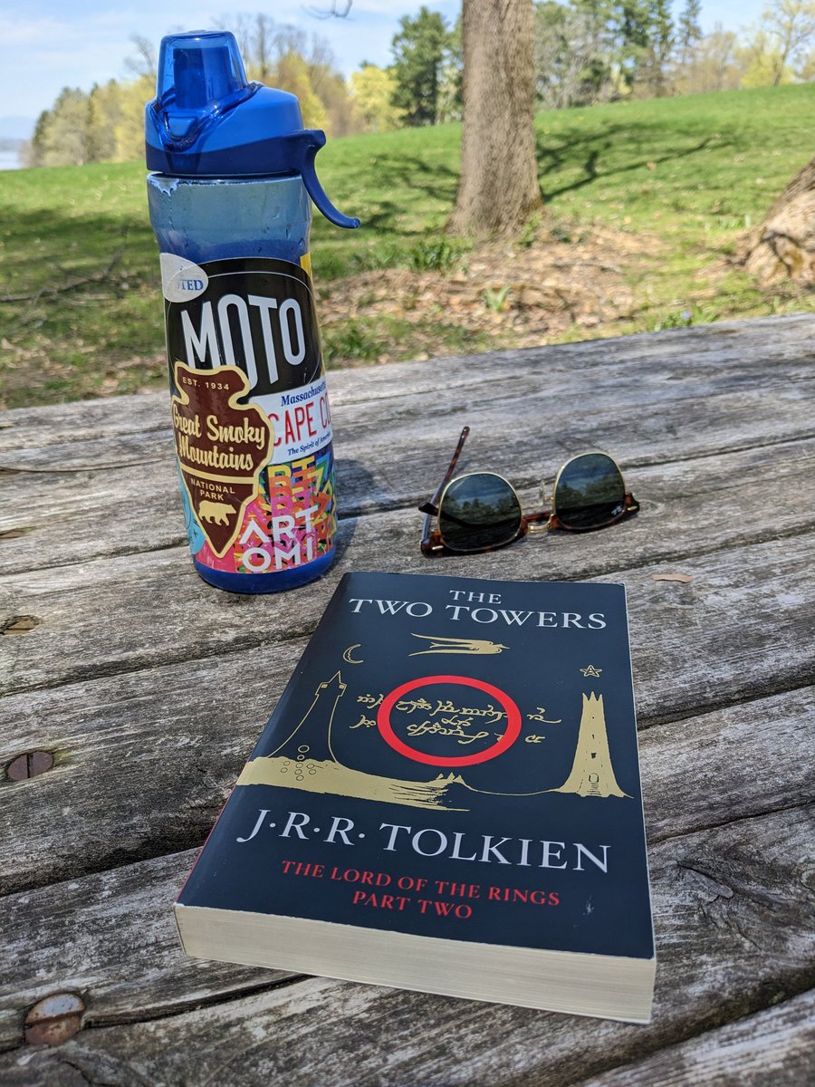 It's officially 'Lunch Outside ' season! 📕🥪🕶️