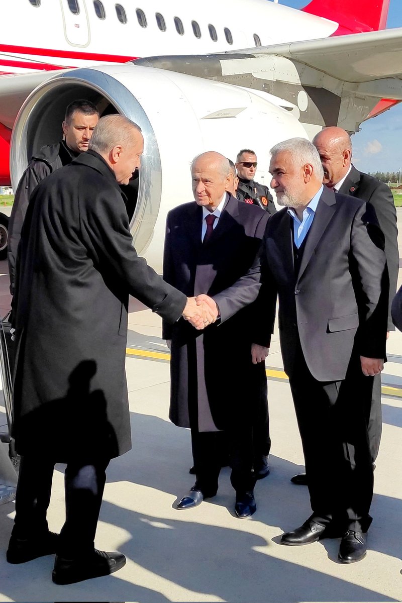 zyapicioglu's tweet photo. Sayın Cumhurbaşkanımız ile birlikte Diyarbakır'da temel atma, anahtar teslimi ve açılış törenine katıldık.

Bugün bizi birkez daha bağrına basan, Diyarbakırlı hemşehrilerime şükranlarımı sunuyorum.

Temeli atılan konutlar ve Selahaddin Eyyubi Camii Diyarbakırımıza hayırlı olsun. https://t.co/umFtRwEs1R