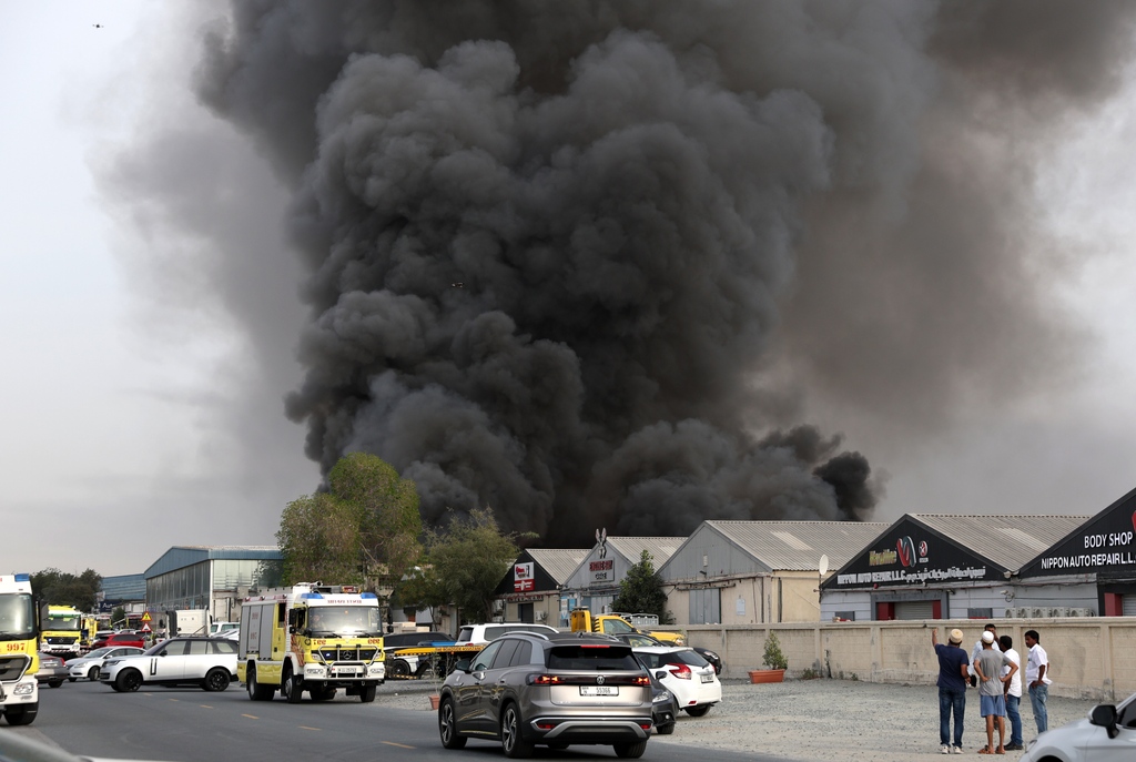 EPA_Images's tweet photo. People look at smoke rising from a fire in a warehouse that contained cleaning material at Umm Ramool, a residential and commercial community in the Gulf emirate of Dubai, United Arab Emirates, 14 April 2023. 📷️ EPA / Ali Haider
#Dubai #UmmRamool #fire #epaimages https://t.co/ORL8e6l3tY