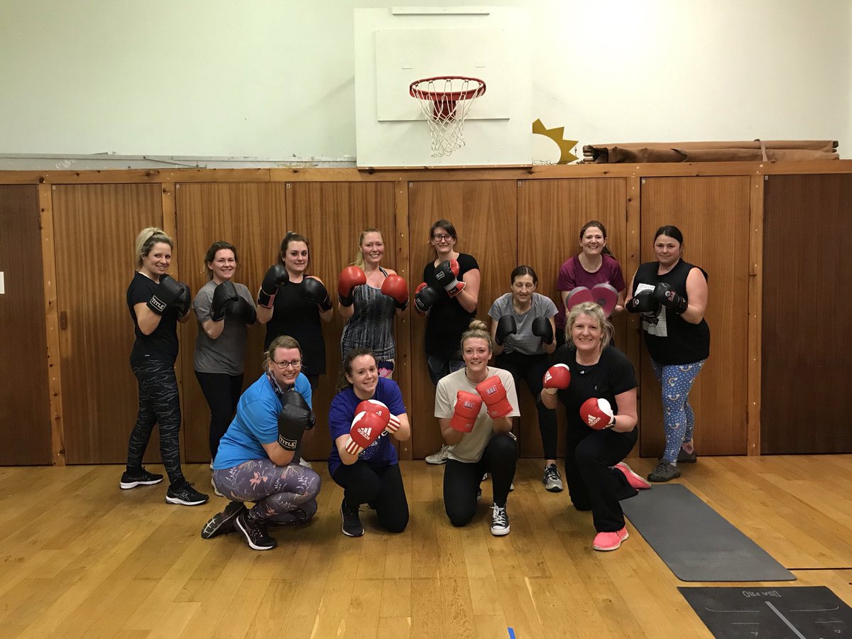 Mor2Fitness's tweet photo. Box Blitz ladies are you ready to get back to it next week? 🥊🥊

Spaces available and all levels very welcome 🤗 

Wed 6-7pm
#Streetmethodistchurch #boxblitz #ladiesfitness #Somerset #Street #boxing #circuits https://t.co/4ArLs8SLSD