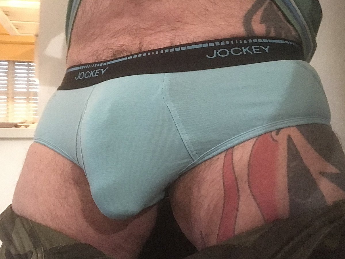 Jockey is probably my favourite #mensunderwear brand & reminds me of #briefs worn by dads in changing rooms when I was a gayling (where my love of #dilf and #meninbriefs began!!!)🧔🏻‍♂️🩲❤️❤️❤️#underwearfan #mensbriefs #briefsfan #gay #underwear #yfronts #vpl #bigdick #bulge #uncut