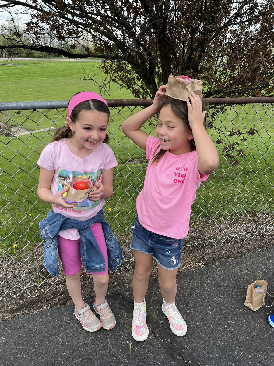SVFirstGrade's tweet photo. The celebration of our March Madness Character winner Piggie continues!  There’s A Bird On Your Head!! @HeritageECS #HECSmagic #WEareLakota 🪺 https://t.co/ofsbFJlpip
