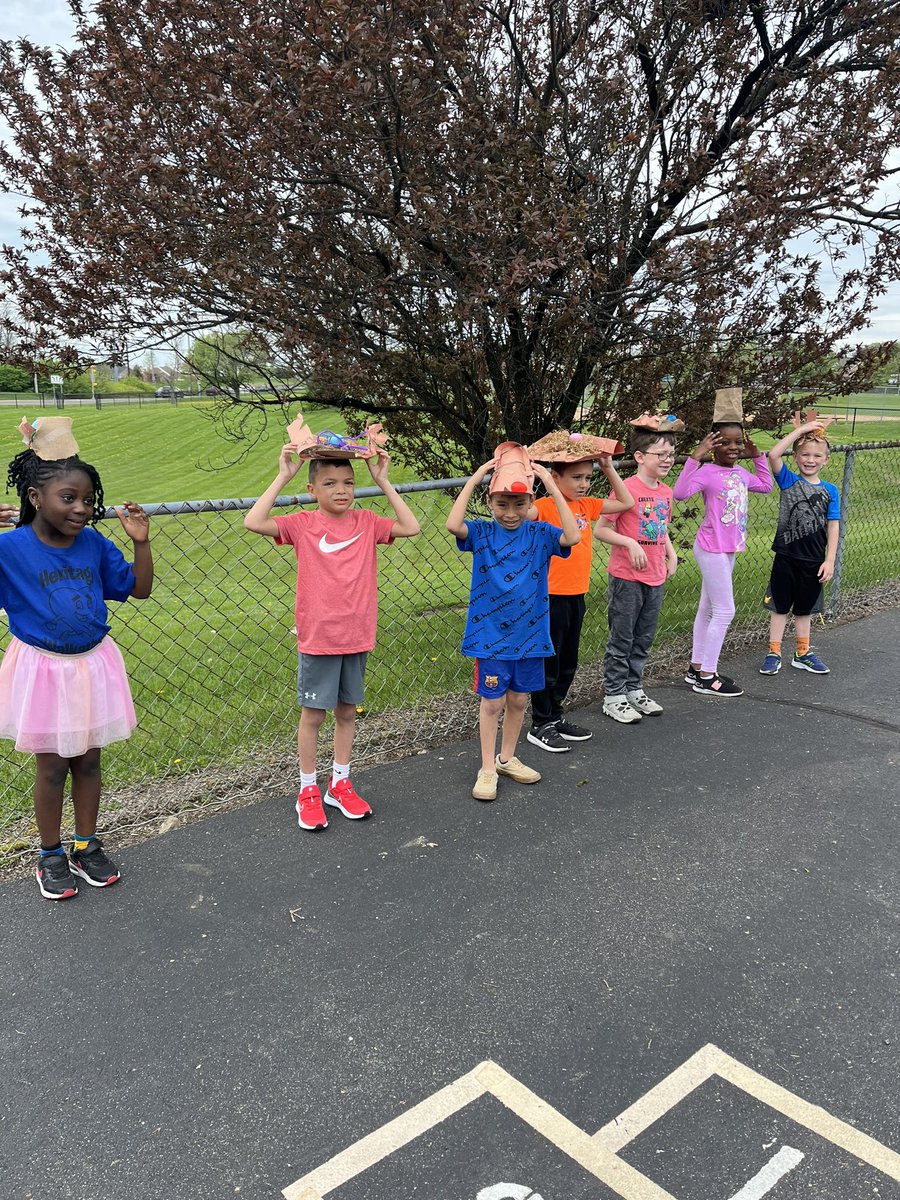 SVFirstGrade's tweet photo. The celebration of our March Madness Character winner Piggie continues!  There’s A Bird On Your Head!! @HeritageECS #HECSmagic #WEareLakota 🪺 https://t.co/ofsbFJlpip