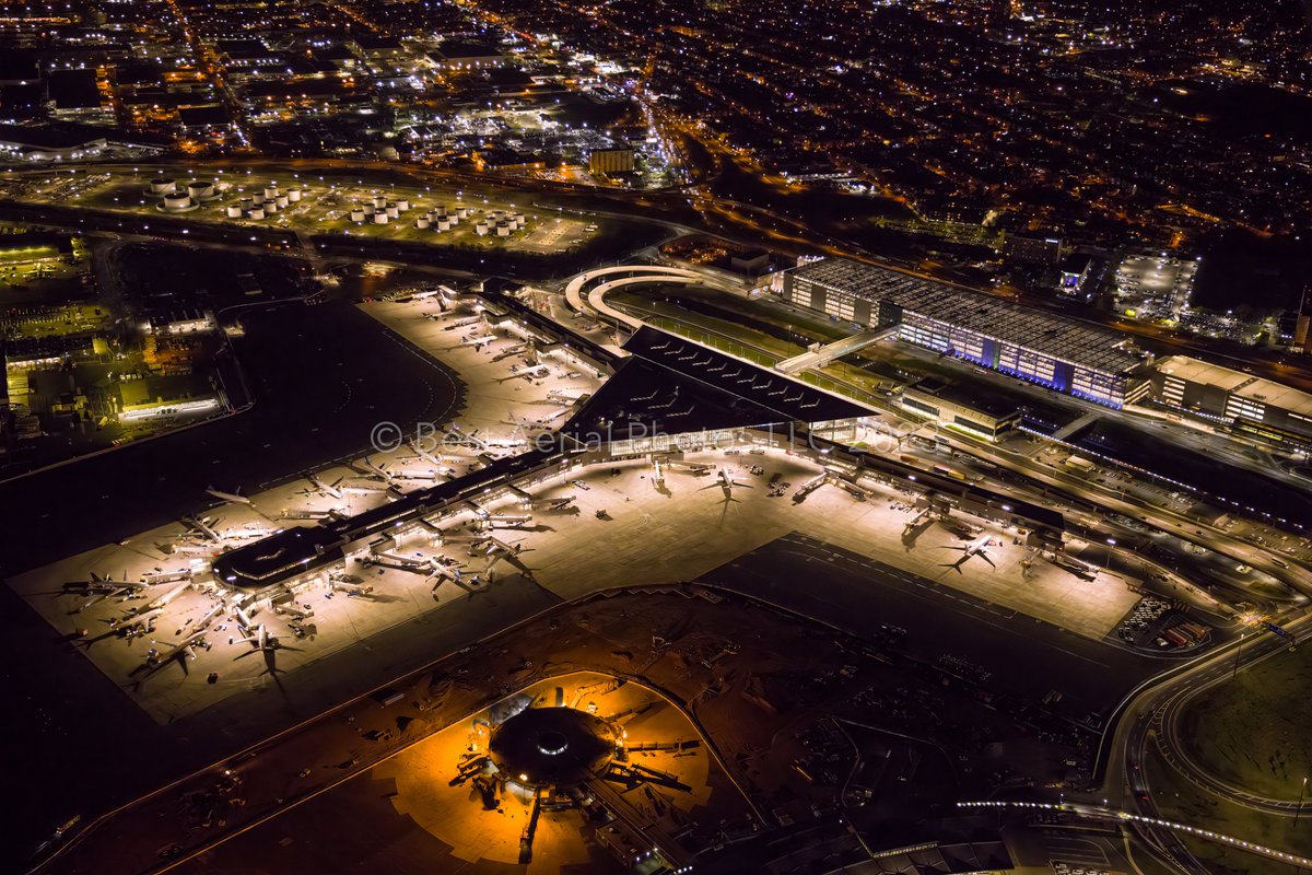 BestAerialPhoto's tweet photo. The newly constructed Terminal A at Newark Liberty International Airport. @EWRairport @JetBlue  @AmericanAir @united  #EWR #flying #airlines #terminal #aerialphotography #aerialphotographer #unitedairlines #jetblue #Airport #NEWARK https://t.co/QIQnUjhK1w
