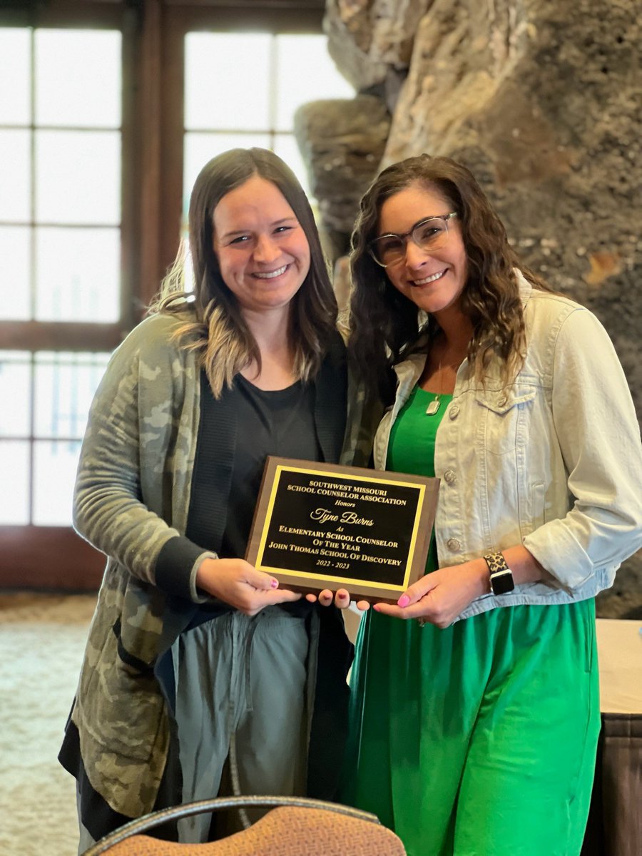 The Southwest Missouri School Counselor Association honors Tyne Burns the 2022-2023 Elementary School Counselor of the Year. 🎉👏

Thanks for all you do! You are an #STEAMazing leader. 
<a href="/nixaschools/">Nixa Public Schools</a>