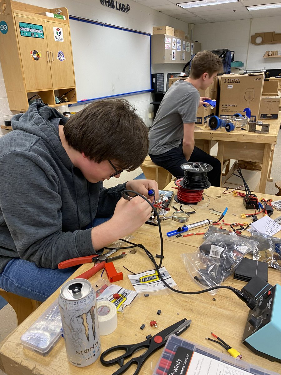 BotsIQSWPA's tweet image. Trinity Area High School #BotsIQ team is staying after school preparing for the upcoming Final’s Competition PennWest California.
@IGSIndustries
@thstrinitypride
#botswillbattle #combatrobotics #manufacturing #stemeducation #handsonlearning
