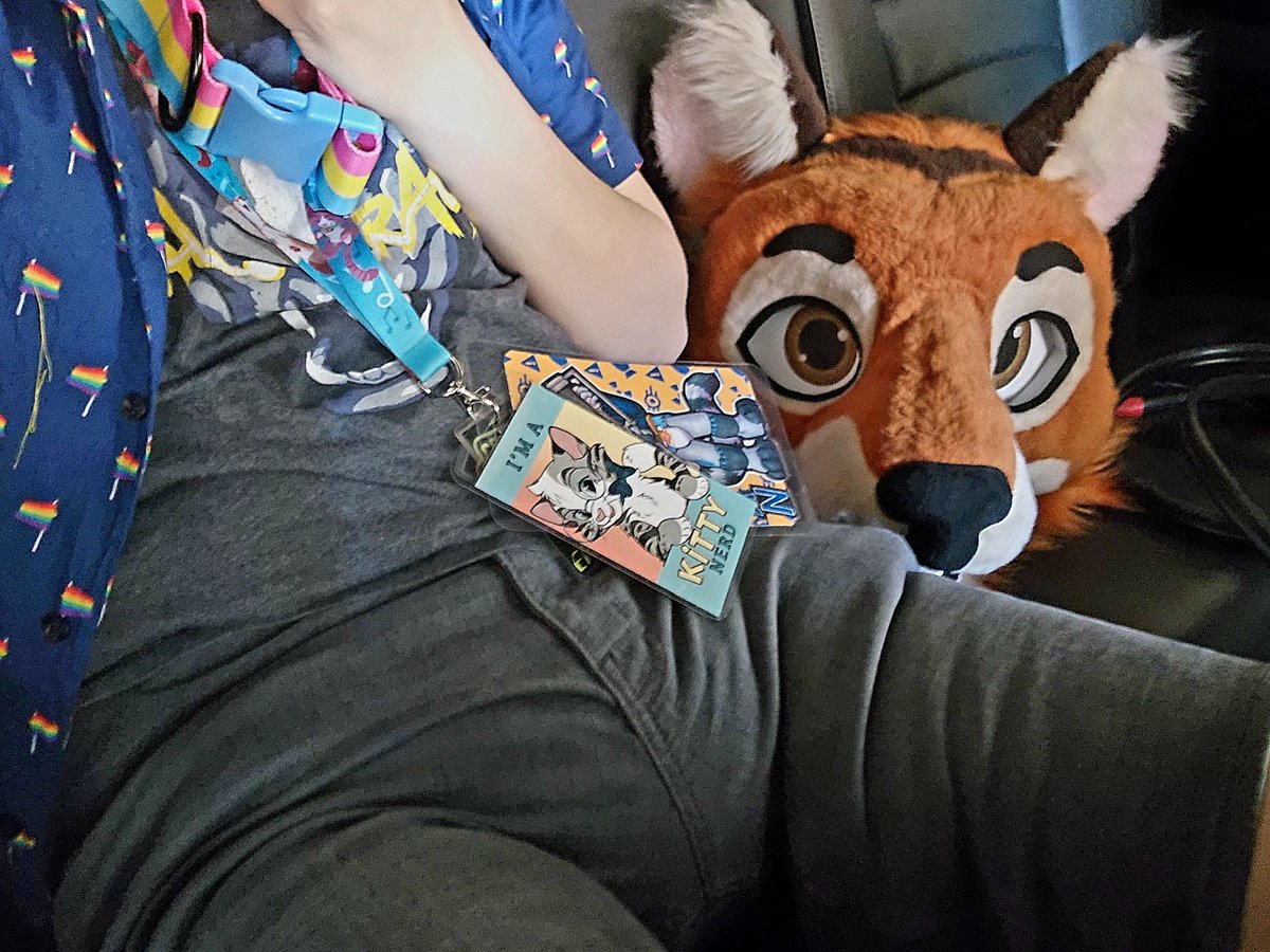 Conan_whits's tweet photo. On my way to @LasVegasFurCon it's not that noticeable right? https://t.co/SF68m6gdye