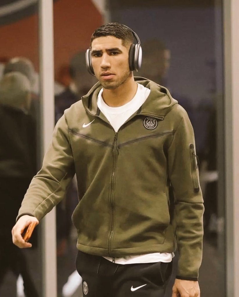 JohnCleef13's tweet photo. Désormais on est plus riche 🤣🤣🤣🤣 #achrafhakimi https://t.co/KRwtTe0hF9
