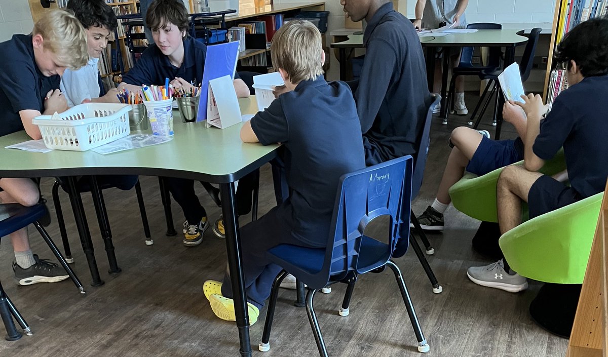 MsPimentel1's tweet photo. French reading buddies today with our grade 8 EF friends was awesome today ! @Ms_Gustin1 thank you for all your help intermediates 😊 @HCDSBFrench @HolyRosaryM #frenchisfun #readingisbetterwithabuddy https://t.co/Tqbj2UKPIV