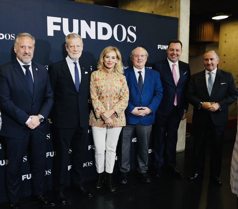 Belen_Viloria's tweet photo. Ayer entrega de los IV #PremiosFundos a la #InnovaciónSocial pública, privada y premio de Honor a @CJCyL @FMiradasTEA y @TutelarFECLEM
¡Enhorabuena de nuevo de una feliz miembro del jurado por poder reconocer para impulsar el impacto social en #CyL! @fundoscyl @josemaria_viejo 👏🏻 https://t.co/qLztmH6k4K