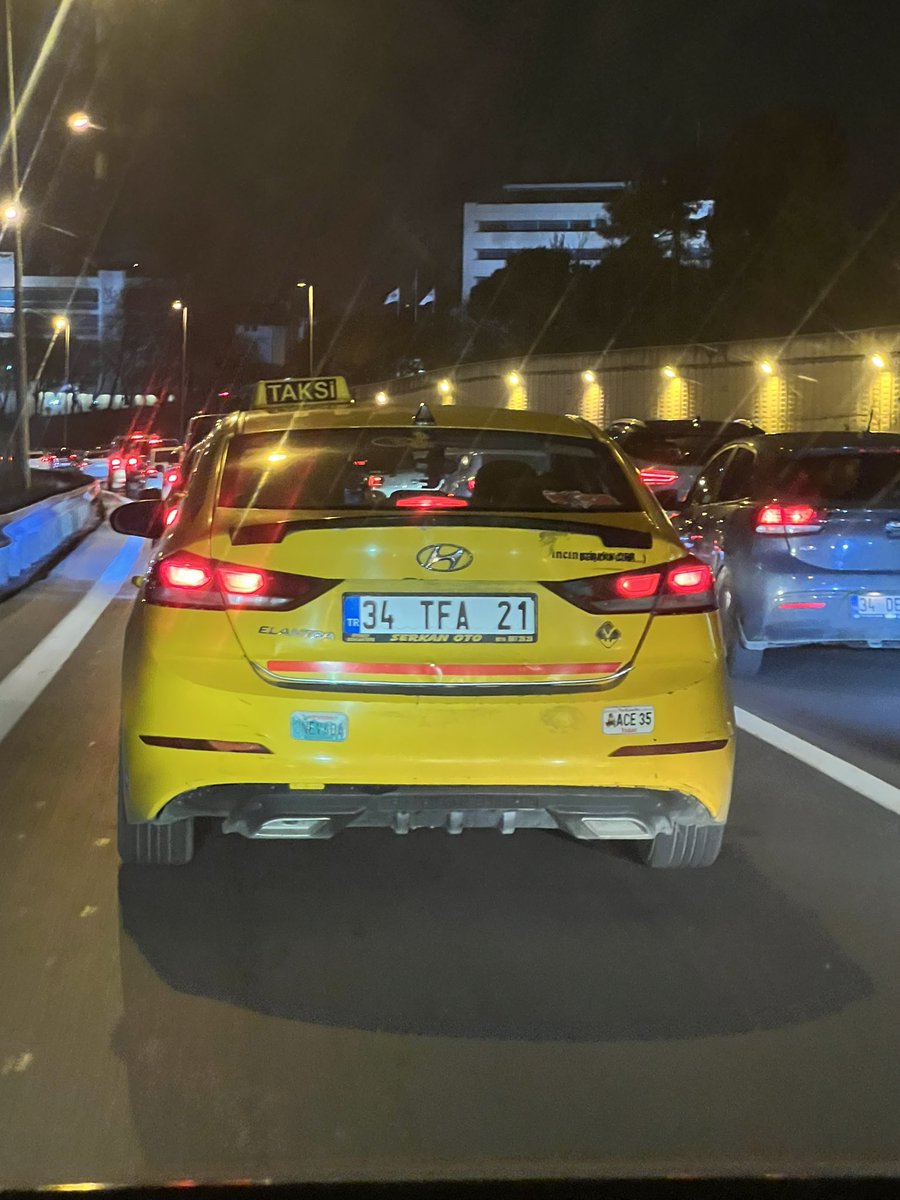 Arkadaşın fren lambaları yanmıyor. Lütfen ilgilenir misiniz. <a href="/IBBcozummerkezi/">İBB Çözüm Merkezi</a> <a href="/EmniyetGM/">Türk Polis Teşkilatı</a>