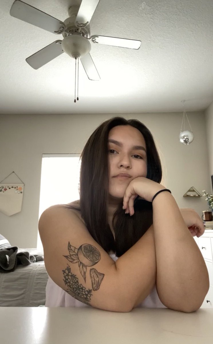 samanthaaa_gail's tweet photo. if you don’t like girls with tattoos, take me OFF the roster https://t.co/9coHhNHbiW