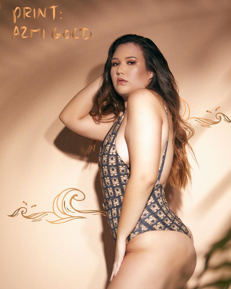 outofcontextcin's tweet image. estas jevas son la misma persona