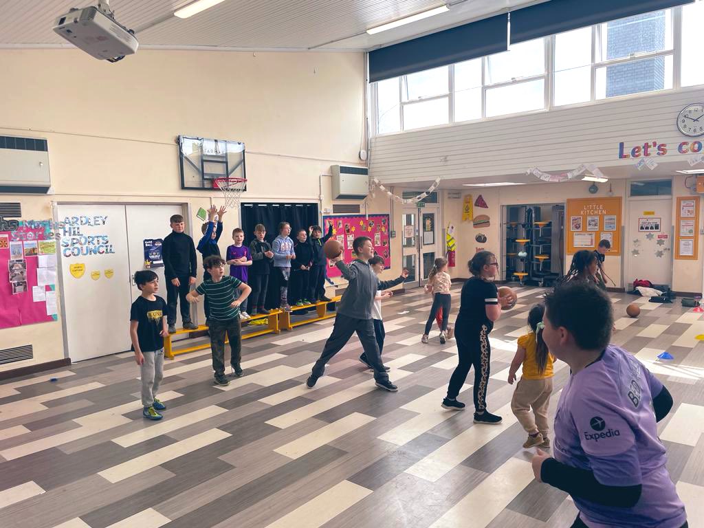 Multi_teckz's tweet photo. That’s a wrap 🎬 📸 🏁

Thank you to @srfox1970 for letting us put on such a great camp @ArdleyHill 

50+ children everyday, one of our biggest camps to date, amazing feedback from parents + big smiles all around 😁🌟 

⚽️🏏🏀🏈🥎🏒🥅🤸‍♀️🏃‍♂️ 

See below our stars of the week 📸 🌟 https://t.co/Vc8VoyS7IB