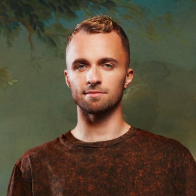 pasdefraudeici's tweet image. Tweet très risqué : Mister V est un meilleur youtuber que squeezie