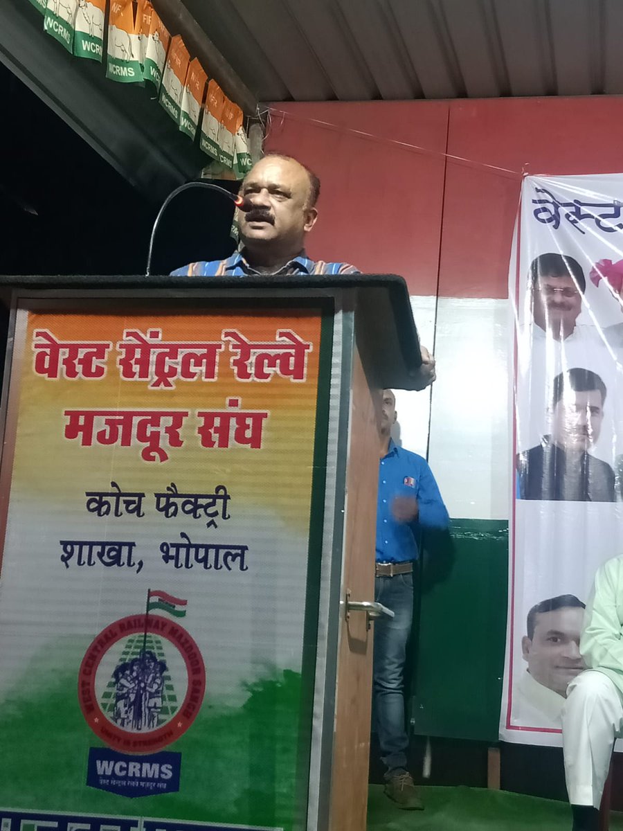 राजेशपांडे ने अपने वक्तव्य में तानाशाही शक्तियां द्वारा सरेआम संविधान के उल्लंघन के खिलाफ युवाओं को अपील की उन्होंने महापुरुषों के जन्म जयंती पर समाज में भी बिखराब नहीं होना चाहिए महापुरुष किसी एक संगठन के नहीं होते पांडेजी ने युवाओं को बाबा साहब के सिद्धांतों पर चलने की नसीहत दी