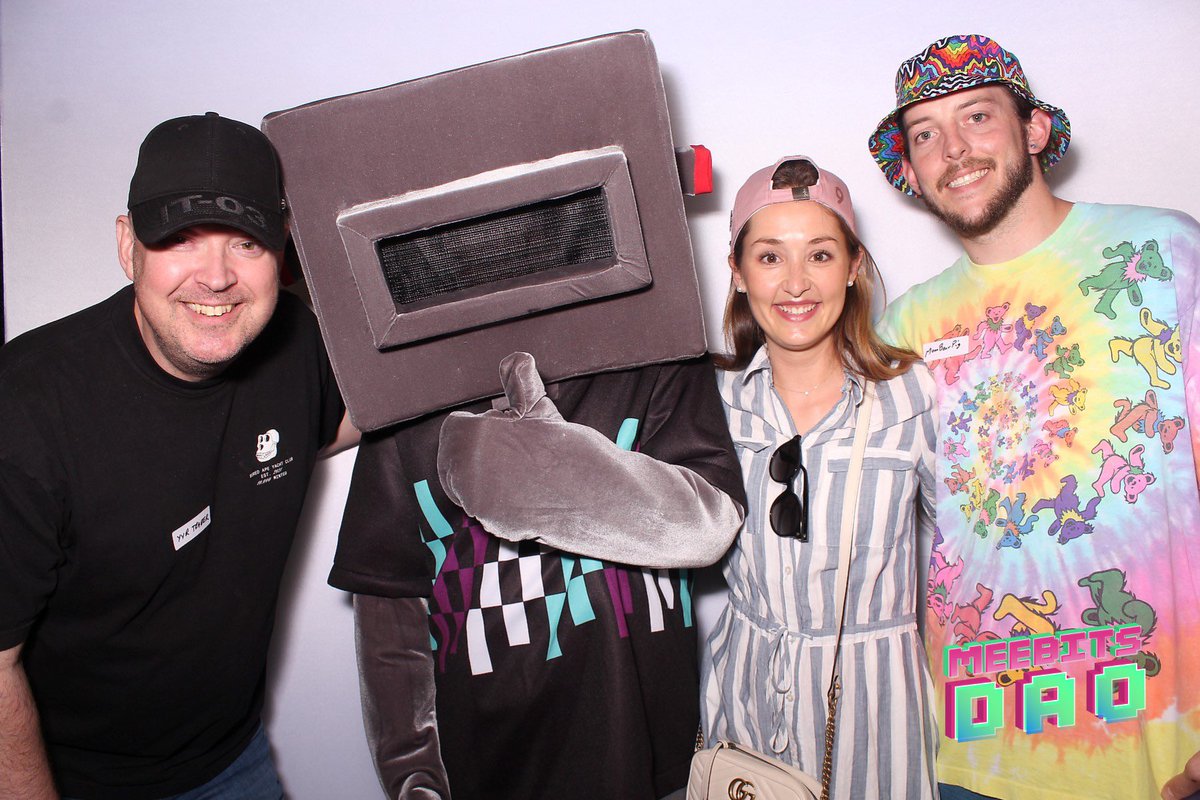 Got our <a href="/MeebitsNFTs/">Meebits</a> on today with <a href="/danigella1/">dangros.eth</a> &amp; <a href="/Frigate_birds72/">Moonbearpig.eth 🌕🐻🐷</a> …..bullish on this community.   Seize the Meebs!!