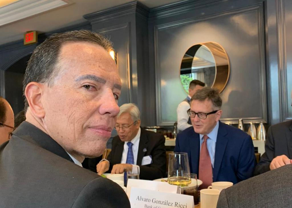 Banguat's tweet image. Lic. González Ricci, Pdte. de la JM y del Banguat, participa en reunión con funcionarios de Pacific Investment Management Company #PIMCO En la reunión el Sr. Richard Clarida, Ex Vpdte. de la FED y Asesor Económico de PIMCO, se refirió a las perspectivas macroeconómicas mundiales.