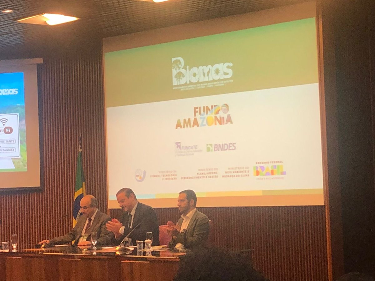 AgriRS_Lab's tweet photo. Hoje, no @inpe_mcti, está ocorrendo o workshop BIOMAS. O objetivo deste painel é apresentar os resultados do projeto “Monitoramento Ambiental dos Biomas Brasileiros: Caatinga, Mata Atlântica, Pantanal e Pampa (Biomas/FA)”. https://t.co/Vt01pb3ROp
