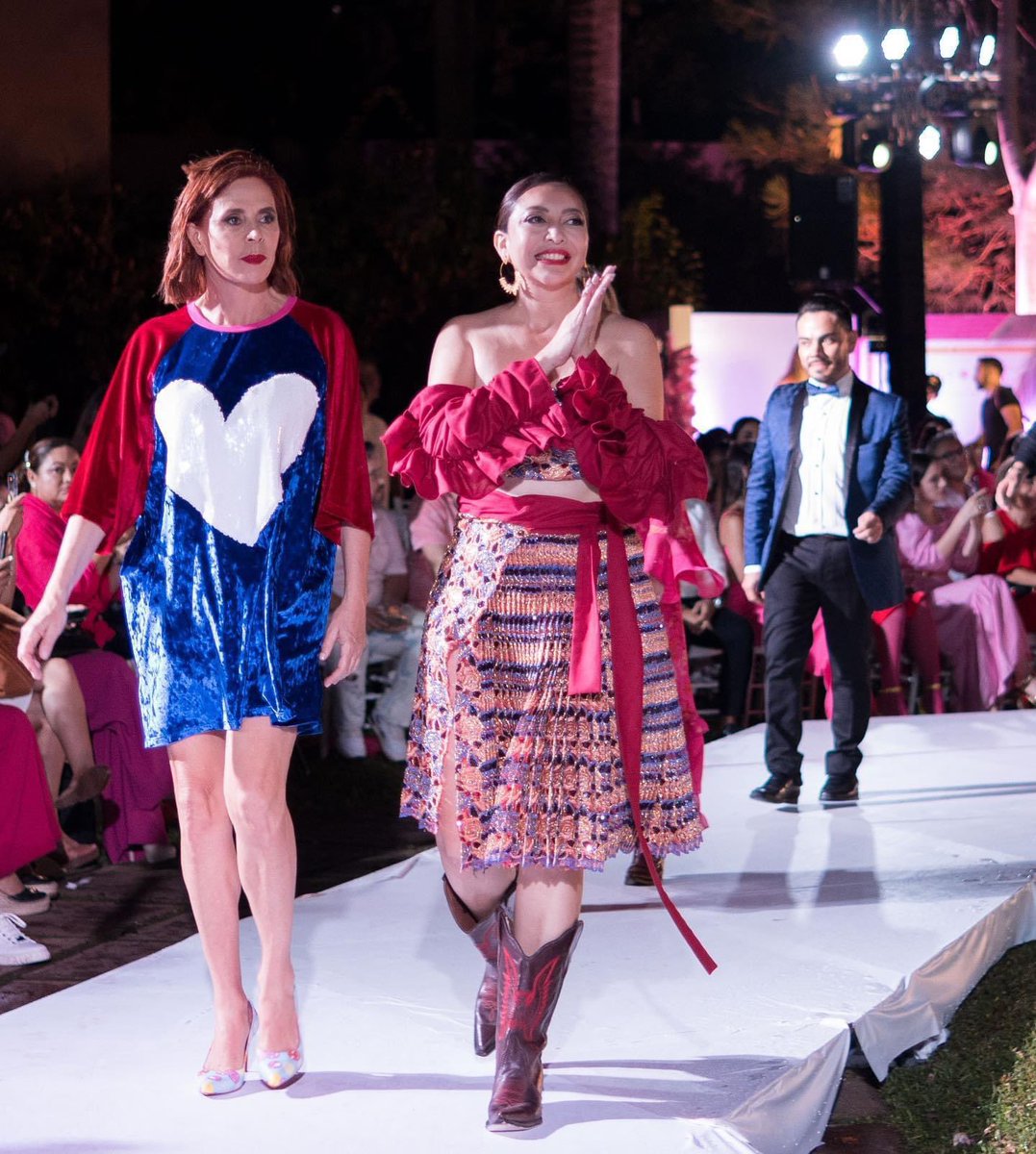 ligiaaguayo's tweet photo. Disfrutando mi caminar por la pasarela ✨✨
#yfs #yucatanfashionshow #midwoman #aniversario #ligiaaguayo #lydialavin #agatharuizdelaprada https://t.co/KFeTt0c9TE
