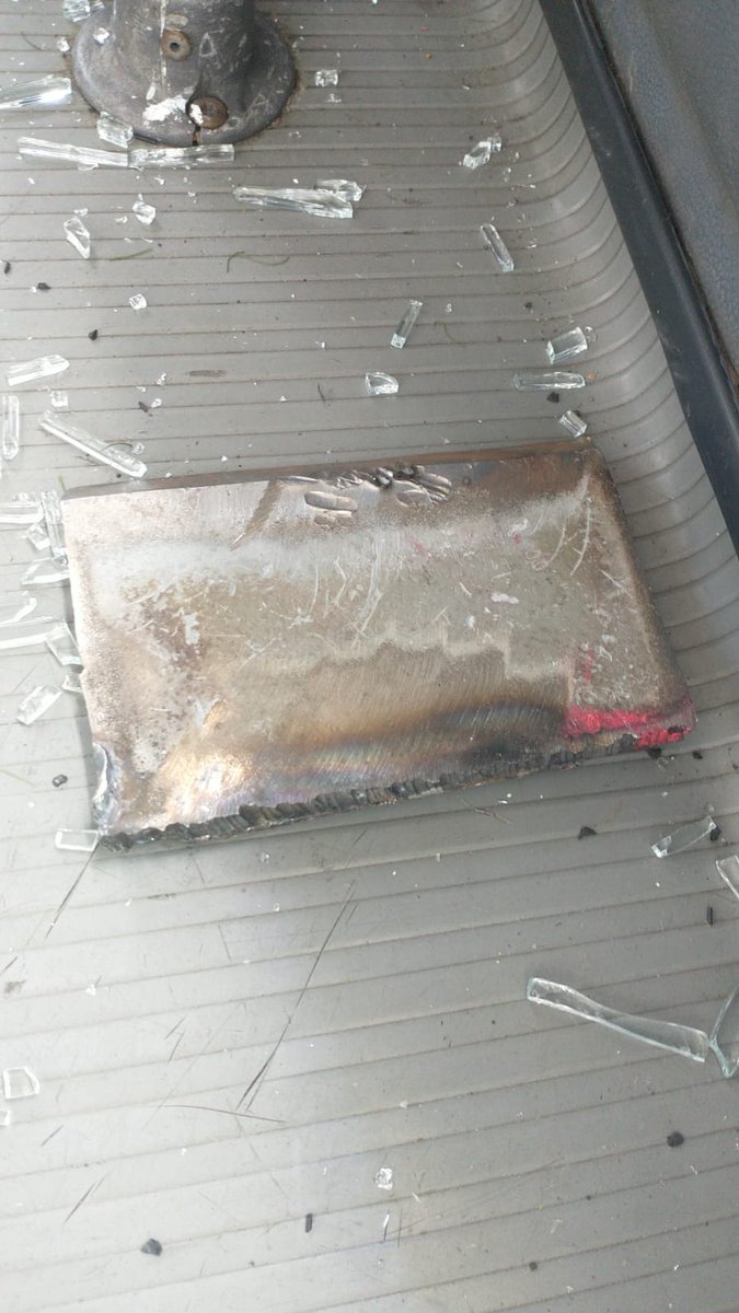 piggyazul's tweet photo. @MetrobusCDMX agresión de parte del operador de la unidad Eco 341 de la empresa TSAJJ a unidad de @RTP_CiudadDeMex hoy 14 de abril 10:05 hrs en el apoyo a línea 12, dándose a la fuga
Atención 
@andreslajous @RosarioCastroE 
@HMBM_16
@CRISTOPEPE25 

Consecuencias para éste agresor https://t.co/OtRiqyLPr3