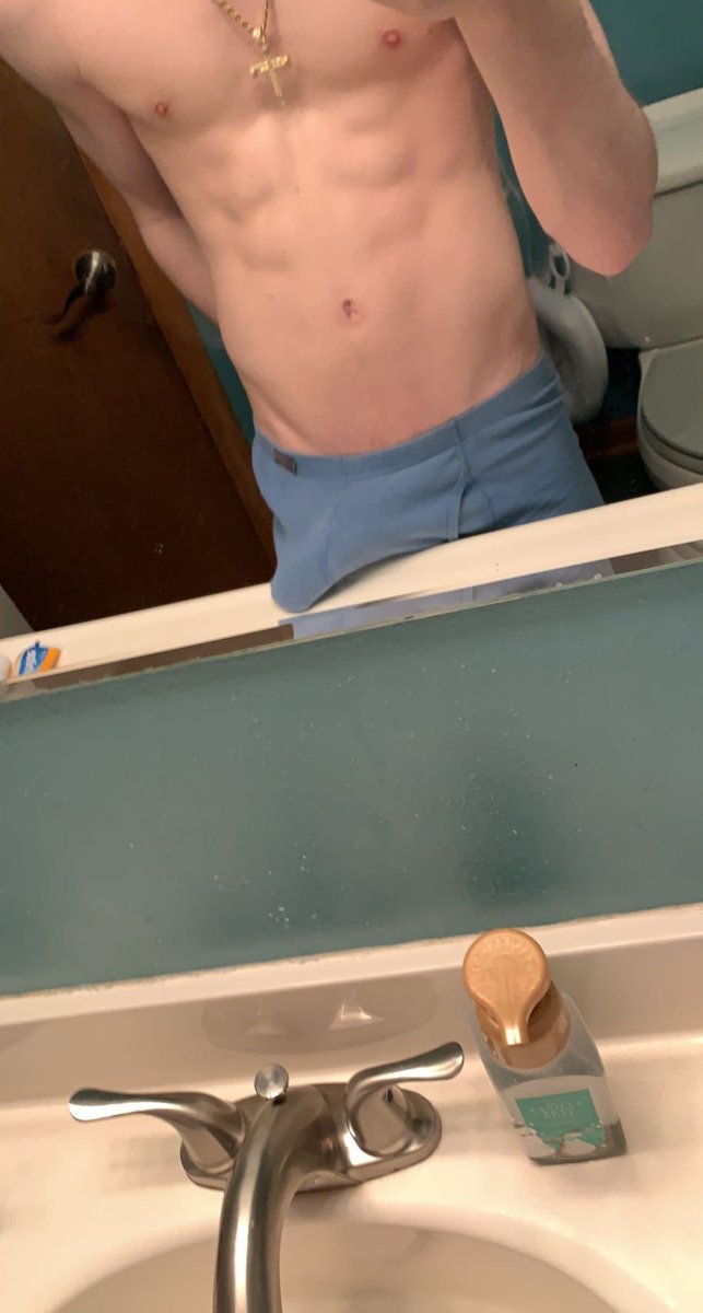 DenjiOF's tweet photo. Who wants to be bent over the sink https://t.co/qjS7n1F8LA
