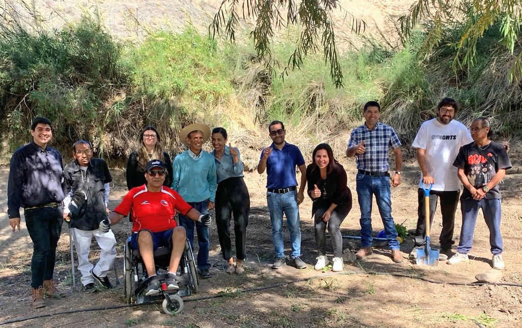 Senadis_Atacama's tweet photo. Directora @Senadis_Atacama realiza recorrido por el Huerto ejecutado por @AltodelCarmenCh #Fonapi
"Agricultura familiar campesina que reúne acciones orientadas en asesorar, capacitar y acompañar la producción de manera más inclusiva y promover la asociatividad de las PcD" https://t.co/HgRlAtZbAZ