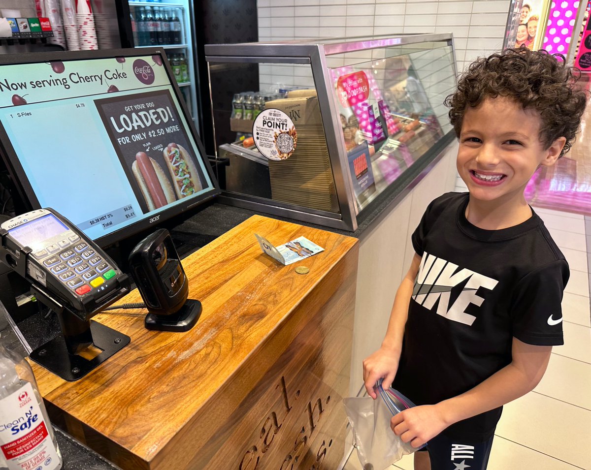 MsNYarra's tweet photo. To add authenticity to our Field Trip, my Gr. 2/3s used their Financial Literacy 💸💰skills to buy food/drinks that they couldn’t wait 2 try! We’ve been discussing treats like bubble tea🧋, frozen yogurt🍦, & @NewYorkFries in our class! #AuthenticMath @vaughan_mills @LDCToronto🤖 https://t.co/fGFk4apEkH
