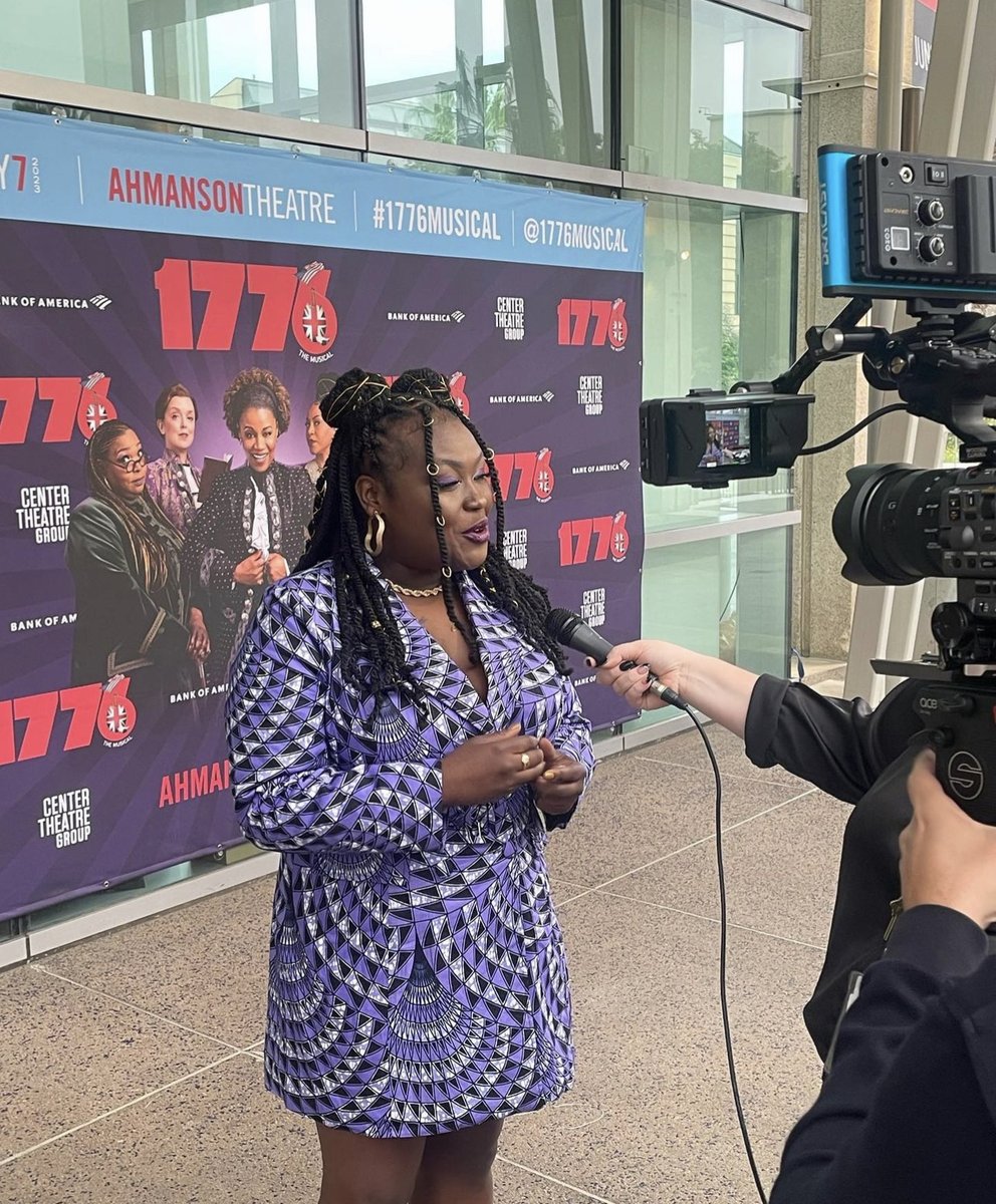 WOW!! How cool is it to see our friend Tiesha Thomas on the red carpet in LA for the opening of American Repertory Theater/Roundabout Theatre Company’s new production of the Tony Award-winning Best Musical, “1776.”!! 🔥