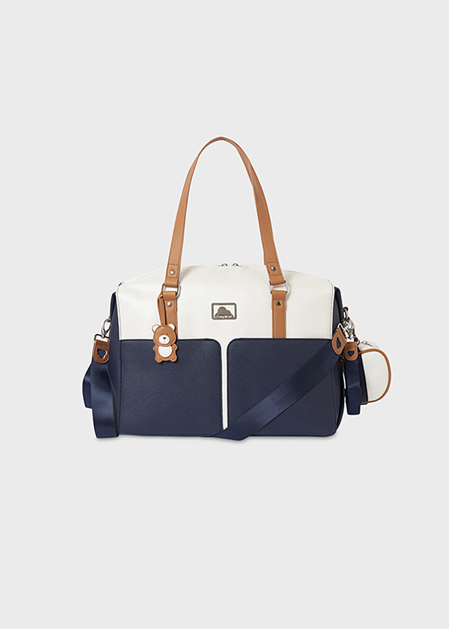 ExpressionsNYLI's tweet image. #Springbag Pearl White and Navy #diaperbag #totebag has arrived to take you thru from #Spring to #Summer #Classicbag #perfectbag #Shop #ExpressionsboutiqueNY #Bebold #Babyfashion #Fashionbag #totebag #Babygear #babygift #babyaccessory #Huntington #NewYork 1l.ink/K42M3KX