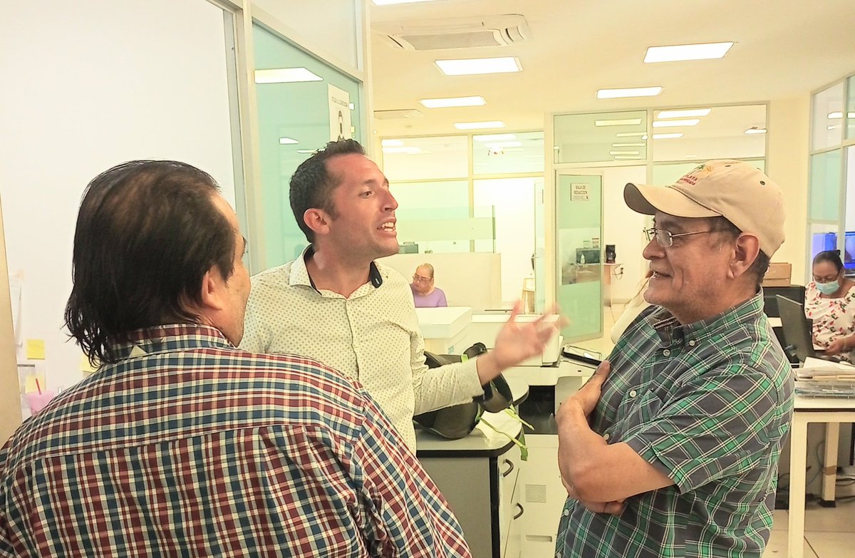 jadedios's tweet photo. Descomponiendo y componiendo el mundo de los deportes, con dos de nuestros mejores cronistas del ramo, Martín Eduardo Padrón y Otto López. #Tipazos @TVTenlinea https://t.co/lneaBwmd2V