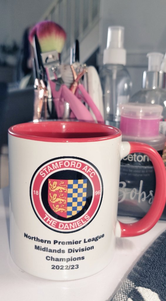 Hayley8407's tweet photo. My new fav tea cup. Enjoying a cuppa whilst working https://t.co/DmndKLbYlk